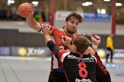 29-09-2018 pmk NA156053 Handball Herren 2.Bundesliga Saison 2018 2019 TuS-Nluebbecke - VfL Luebeck-Schwartau Markus HANSEN (11) Schwartau Jens BECHTLOFF (08) Luebbecke