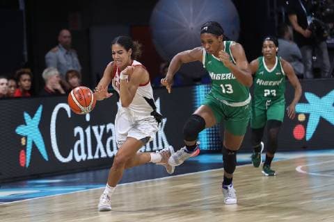 Canadian player Kia Nurse (L) vies for the ball with Nigerian player Evelyn Akhator (R) during the classification (7-8) match between Canada and Nigeria in the 2018 FIBA Women s Basketball World Cup held in Tenerife, Spain, 30 September 2018. 2018 FIBA Women s Basketball World Cup !ACHTUNG: NUR REDAKTIONELLE NUTZUNG!  Copyright: xCristóbalxGarcíax GRAF6718 20180930-636739108448365962