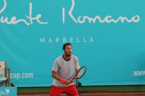 El tenista Juan Carlos Ferrero se ha proclamado campeon de la tercera edicion de la Senior Masters Cup que se ha disputado durante este fin de semana en Puente Romano. Lo ha hecho tras imponerse en la final al ruso Marat Safin por 6-3 y 6-4 en una final apasionante de puro tenis. Ferrero se suma asi al palmares del evento marbelli en el que ya estaban John McEnroe y Carlos Moya. fotos Lorenzo Carnero cordonpress