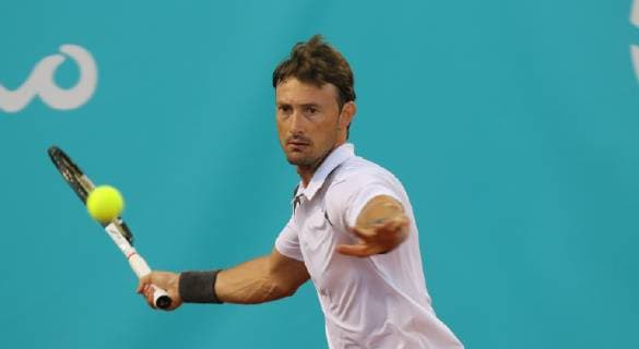 El tenista Juan Carlos Ferrero se ha proclamado campeon de la tercera edicion de la Senior Masters Cup que se ha disputado durante este fin de semana en Puente Romano. Lo ha hecho tras imponerse en la final al ruso Marat Safin por 6-3 y 6-4 en una final apasionante de puro tenis. Ferrero se suma asi al palmares del evento marbelli en el que ya estaban John McEnroe y Carlos Moya. fotos Lorenzo Carnero cordonpress