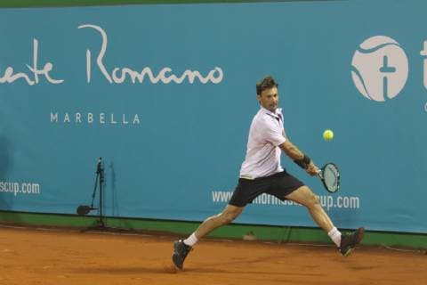 El tenista Juan Carlos Ferrero se ha proclamado campeon de la tercera edicion de la Senior Masters Cup que se ha disputado durante este fin de semana en Puente Romano. Lo ha hecho tras imponerse en la final al ruso Marat Safin por 6-3 y 6-4 en una final apasionante de puro tenis. Ferrero se suma asi al palmares del evento marbelli en el que ya estaban John McEnroe y Carlos Moya. fotos Lorenzo Carnero cordonpress