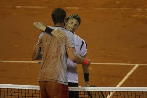 El tenista Juan Carlos Ferrero se ha proclamado campeon de la tercera edicion de la Senior Masters Cup que se ha disputado durante este fin de semana en Puente Romano. Lo ha hecho tras imponerse en la final al ruso Marat Safin por 6-3 y 6-4 en una final apasionante de puro tenis. Ferrero se suma asi al palmares del evento marbelli en el que ya estaban John McEnroe y Carlos Moya. fotos Lorenzo Carnero cordonpress