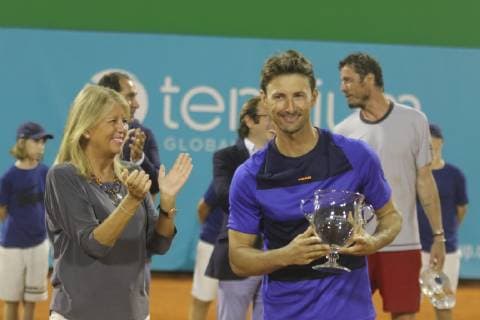 El tenista Juan Carlos Ferrero se ha proclamado campeon de la tercera edicion de la Senior Masters Cup que se ha disputado durante este fin de semana en Puente Romano. Lo ha hecho tras imponerse en la final al ruso Marat Safin por 6-3 y 6-4 en una final apasionante de puro tenis. Ferrero se suma asi al palmares del evento marbelli en el que ya estaban John McEnroe y Carlos Moya. fotos Lorenzo Carnero cordonpress