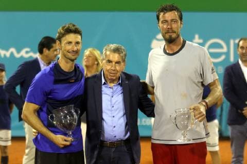 El tenista Juan Carlos Ferrero se ha proclamado campeon de la tercera edicion de la Senior Masters Cup que se ha disputado durante este fin de semana en Puente Romano. Lo ha hecho tras imponerse en la final al ruso Marat Safin por 6-3 y 6-4 en una final apasionante de puro tenis. Ferrero se suma asi al palmares del evento marbelli en el que ya estaban John McEnroe y Carlos Moya. fotos Lorenzo Carnero cordonpress