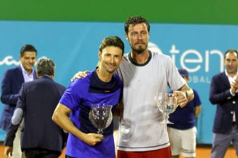 El tenista Juan Carlos Ferrero se ha proclamado campeon de la tercera edicion de la Senior Masters Cup que se ha disputado durante este fin de semana en Puente Romano. Lo ha hecho tras imponerse en la final al ruso Marat Safin por 6-3 y 6-4 en una final apasionante de puro tenis. Ferrero se suma asi al palmares del evento marbelli en el que ya estaban John McEnroe y Carlos Moya. fotos Lorenzo Carnero cordonpress