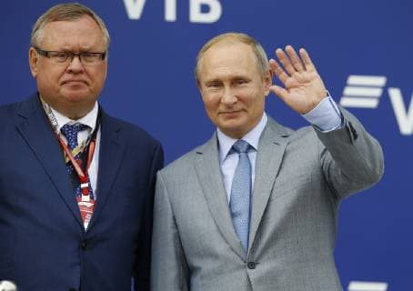 Motorsports: FIA Formula One World Championship WM Weltmeisterschaft 2018, Grand Prix of Russia, Vladimir Putin, President of Russia on the podium Sochi Russia