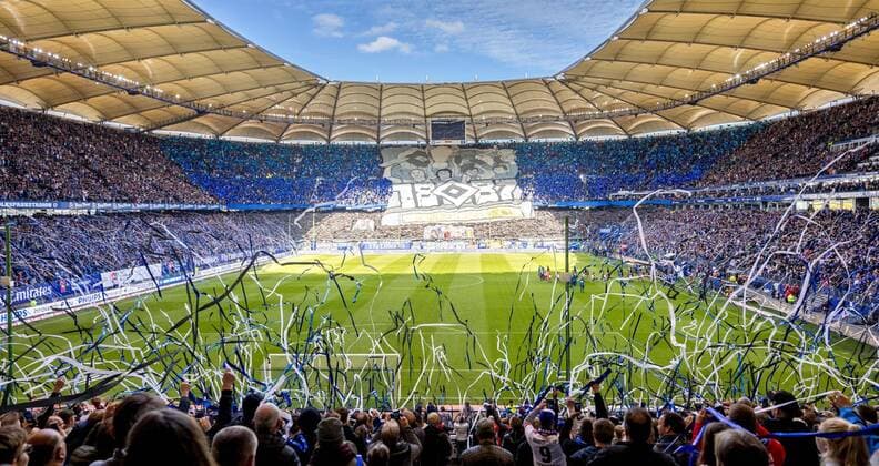 Hamburg, 30. September 2018 - Fußball, 2. Bundesliga 2018 19, Hamburger SV - FC St. Pauli: Übersicht des Hamburger Volksparkstadion, Heimspielstätte des HSV DFL REGULATIONS PROHIBIT ANY USE OF PHOTOGRAPHS AS IMAGE SEQUENCES AND OR QUASI-VIDEO.