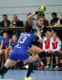 Nordhausen, 30.09.2018 Handball, Länderspiel, Frauen, Saison 2018 19, Deutschland(GER) vs Russland (RUS) Anna Vyakhireva (RUS) und Emily Bölk (GER)