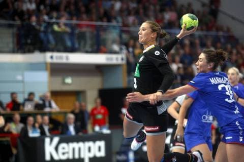 Nordhausen, 30.09.2018 Handball, Länderspiel, Frauen, Saison 2018 19, Deutschland(GER) vs Russland (RUS) Ameli Berger (GER) und Antonia Skorobogatchenko (RUS)