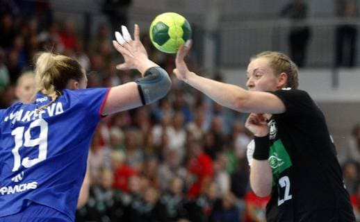 Nordhausen, 30.09.2018 Handball, Länderspiel, Frauen, Saison 2018 19, Deutschland(GER) vs Russland (RUS) Kseniia Makeeva (RUS) und Maren Weigel (GER)