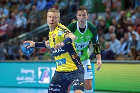 30.09.2018, xovx, Handball DKB Handball-Bundesliga, HSG Wetzlar - Rhein-Neckar-Löwen emspor, v.l. Gudjon Valur Sigurdsson (Rhein Neckar Loewen), Nils Torbruegge (HSG Wetzlar), Freisteller. (DFL DFB REGULATIONS PROHIBIT ANY USE OF PHOTOGRAPHS as IMAGE SEQUENCES and or QUASI-VIDEO) Wetzlar