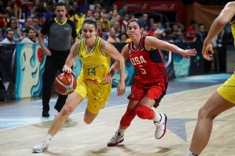 (181001) -- TENERIFE, Oct. 1, 2018 -- Tess Lavey (front L) of Australia competes during the final match between the United States and Australia at the 2018 FIBA Women s Basketball World Cup at Santiago Martin in San Cristobal de La Laguna in Tenerife, Spain, Sept. 30, 2018. Australia lost 56-73. ) ZhengxHuansong 