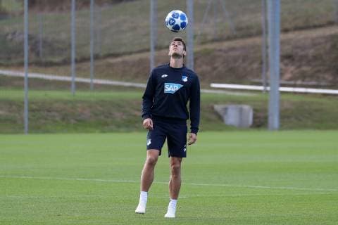 Andrej Kramaric (Hoffenheim, 27), am Ball, Spielszene, Freisteller, Ganzkörper, Einzelbild, Aktion, Action, Fussball, UEFA Champions League, Abschlusstraining TSG 1899 Hoffenheim,