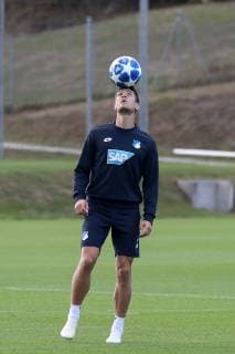 Andrej Kramaric (Hoffenheim, 27), am Ball, Spielszene, Freisteller, Ganzkörper, Einzelbild, Aktion, Action, Fussball, UEFA Champions League, Abschlusstraining TSG 1899 Hoffenheim,