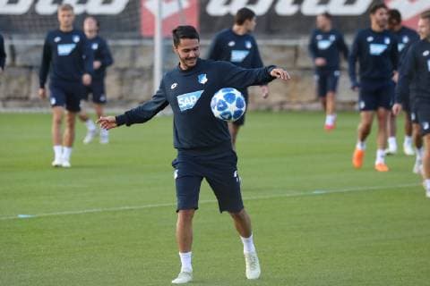 Leonardo Jesus Loureiro Bittencourt (Leo Bittencourt, Hoffenheim, 13), am Ball, Spielszene, Freisteller, Ganzkörper, Einzelbild, Aktion, Action, Freude, freundlich, fröhlich, strahlend, optimistisch, Fussball, UEFA Champions League, Abschlusstraining TSG 1899 Hoffenheim,