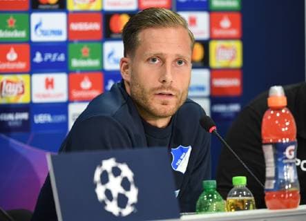 01.10.2018, xmeix, Fussball UEFA Champions League, TSG 1899 Hoffenheim - Training und Pressekonferenz emspor, v.l. Oliver Baumann (TSG 1899 Hoffenheim) DFL DFB REGULATIONS PROHIBIT ANY USE OF PHOTOGRAPHS as IMAGE SEQUENCES and or QUASI-VIDEO) Sinsheim