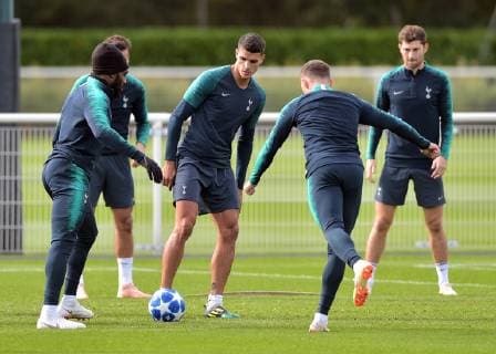 Erik Lamela of Tottenham Hotspur (C) during the Tottenham Hotspur part open training session ahead of the Champions League fixtures between Spurs & Barcelona. Training takes place at Tottenham Hotspur Training Ground, Hotspur Way, England on 2 October 2018. Copyright: xVincexxMignottx PMI-2287-0027