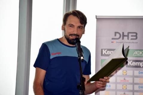 Der Poetry-Slamer Nikita Gorbunov am 02.10.2018 in Köln bei der Vorstellung des neue Trikot der deutschen Handball Nationalmannschaft für die Handball WM 2019 durch Kempa und dem Deutschen Handballbund DHB.