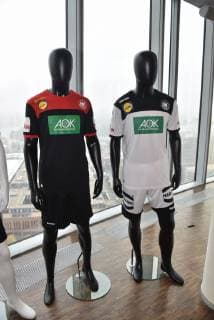 Das neue Auswärts und Heim Trikot am 02.10.2018 in Köln bei der Vorstellung des neue Trikot der deutschen Handball Nationalmannschaft für die Handball WM 2019 durch Kempa und dem Deutschen Handballbund DHB.