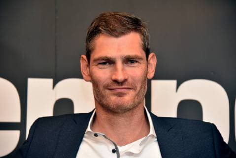 Der Sportler Henning Fritz, ehemaliger deutscher Handballtorwart, posiert am 02.10.2018 in Köln bei der Vorstellung des neue Trikot der deutschen Handball Nationalmannschaft für die Handball WM 2019 durch Kempa und dem Deutschen Handballbund DHB.