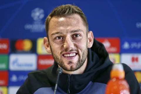 EINDHOVEN, 02-10-2018, PSV Philips Stadium , UEFA Champions League season 2018 2019 , Inter press conference PK Pressekonferenz before PSV - Inter . Inter defender Stefan de Vrij (L) during the press conference for PSV - Inter . Inter press conference  x2515104x