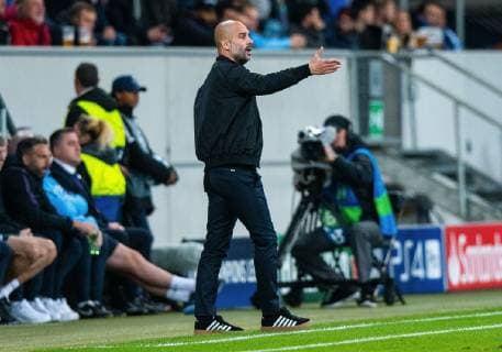 02.10.2018, xfux, Fussball UEFA Champions League, TSG 1899 Hoffenheim - Manchester City FC, emspor, v.l. Trainer Pep Guardiola (Manchester City FC) gibt Anweisungen, gestikuliert, mit den Armen gestikulieren gives instructions, gesticulate, gesticolando. Sinsheim