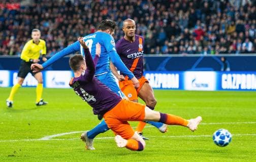 02.10.2018, xfux, Fussball UEFA Champions League, TSG 1899 Hoffenheim - Manchester City FC, emspor, v.l. Aymeric Laporte (Manchester City FC), Ishak Belfodil (TSG 1899 Hoffenheim) Goal scored, Tor zum 1:0 Sinsheim