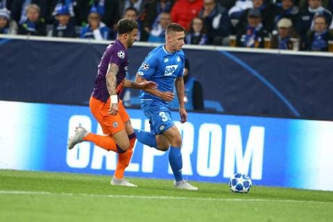 Pavel Kadarabek (TSG 1899 Hoffenheim)im Zweikampf mit Kyle Walker (Manchesteer City), TSG 1899 Hoffenheim vs Manchester City, Fussball, Champions League, 02.10.2018 UEFA regulations prohibit any use of photographs as image sequences and or quasi-video. TSG 1899 Hoffenheim vs Manchester City, Fussball, Champions League, 02.10.2018 Hoffenheim Copyright: xEIBNER AlexanderxNeisx EP_ANS