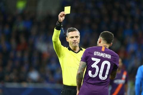 Nicolas Otamendi (Manchesteer City) bekommt die gelbe Karte von Schiedsrichter Damir Skowina (Slowenien), TSG 1899 Hoffenheim vs Manchester City, Fussball, Champions League, 02.10.2018 UEFA regulations prohibit any use of photographs as image sequences and or quasi-video. TSG 1899 Hoffenheim vs Manchester City, Fussball, Champions League, 02.10.2018 Hoffenheim Copyright: xEIBNER AlexanderxNeisx EP_ANS