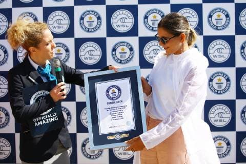 October 1, 2018 - Nazare, Portugal - The World Surf League ( ) proudly announced that MAYA GABEIRA (BRA) has claimed the inaugural Women s XXL Biggest Wave Award and set a new Guinness World Records title for the Largest wave surfed unlimited (female). The 31-year old from Rio de Janeiro, Brasil successfully surfed a wave measuring 68 feet 20.72 metres from trough to crest at the infamous big-wave break known as Praia do Norte in Nazare, Portugal on January 18, 2018. Gabeira s incredible feat did not come without its challenges. In 2013, Gabeira suffered a serious injury at Nazare, but her unwavering determination brought her back to the monstrous and dangerous wave to not only surf again, but set the women s world record. WomenÕs XXL Biggest Wave Award 2018 - ZUMAz03_ 85843252st Copyright: xWSLx