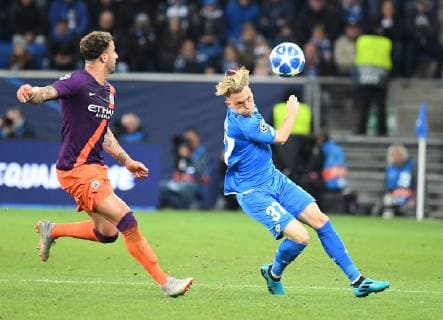 02.10.2018, xmeix, Fussball UEFA Champions League, TSG 1899 Hoffenheim - Manchester City FC emspor, v.l. Kyle Walker (Manchester City) gegen Robin Hack (TSG 1899 Hoffenheim) DFL DFB REGULATIONS PROHIBIT ANY USE OF PHOTOGRAPHS as IMAGE SEQUENCES and or QUASI-VIDEO Sinsheim