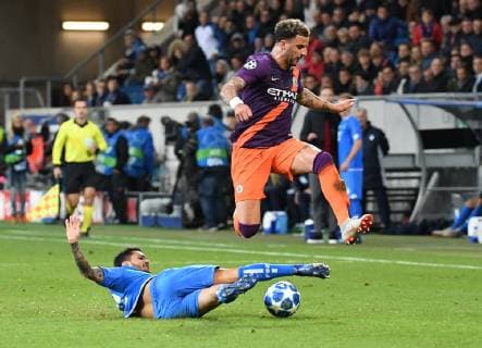 02.10.2018, xmeix, Fussball UEFA Champions League, TSG 1899 Hoffenheim - Manchester City FC emspor, v.l. Leonardo Bittencourt (TSG 1899 Hoffenheim) gegen Kyle Walker (Manchester City) DFL DFB REGULATIONS PROHIBIT ANY USE OF PHOTOGRAPHS as IMAGE SEQUENCES and or QUASI-VIDEO Sinsheim