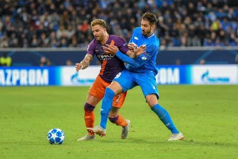 Kyle Walker (Manchester City FC) und Ishak Belfodil (TSG 1899 Hoffenheim). Deutschland, Sinsheim, 02.10.2018, Fussball, UEFA Champions League: TSG 1899 Hoffenheim vs Manchester City, Rhein-Neckar-Arena