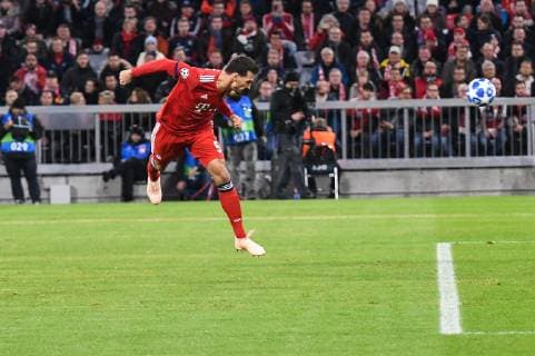 Mats Hummels (FC Bayern Muenchen 5)erzielt das 1:0, FC Bayern Muenchen - Ajax Amsterdam, Fussball, Champions League, 02.10.2018 Muenchen Bayern Deutschland