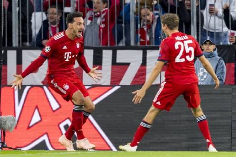GER, UEFA CL, FC Bayern Muenchen (GER) vs Ajax Amsterdam (NED) 02.10.2018, Allianz Arena, Muenchen, GER, UEFA CL, FC Bayern Muenchen (GER) vs Ajax Amsterdam (NED), Gruppe E, UEFA regulations prohibit any use of photographs as image sequences and or quasi-video, im Bild Jubel nach dem Tor zum 1-0 durch Mats Hummels (FCB 5) mit Thomas Müller (FCB 25)