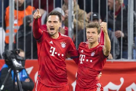 GER, UEFA CL, FC Bayern Muenchen (GER) vs Ajax Amsterdam (NED) 02.10.2018, Allianz Arena, Muenchen, GER, UEFA CL, FC Bayern Muenchen (GER) vs Ajax Amsterdam (NED), Gruppe E, UEFA regulations prohibit any use of photographs as image sequences and or quasi-video, im Bild Jubel nach dem Tor zum 1-0 durch Mats Hummels (FCB 5) mit Thomas Müller (FCB 25)