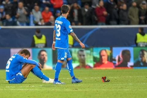 Kevin Akpoguma (TSG 1899 Hoffenheim) hat enttäuscht seine Maske weggeworfen, Leonardo Bittencourt (TSG 1899 Hoffenheim). Deutschland, Sinsheim, 02.10.2018, Fussball, UEFA Champions League: TSG 1899 Hoffenheim vs Manchester City, Rhein-Neckar-Arena