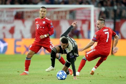 Thiago Alcantara (FC Bayern Muenchen 6) Noussair Mazraoui ( AFC Ajax Amsterdam 12 ) Franck Ribery (FC Bayern Muenchen 7), FC Bayern Muenchen vs AFC Ajax Amsterdam, Fussball, Champions League Gruppenphase, 02.10.2018 FC Bayern Muenchen vs AFC Ajax Amsterdam, Fussball, Champions League Gruppenphase, 02.10.2018 Muenchen Copyright: xLanger Eibner-Pressefotox EP_EER