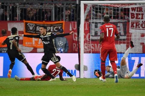 Torjubel Noussair MAZRAOUI (Ajax) nach Tor zum 1-1, Jubel,Freude,Begeisterung,, Aktion. FC Bayern Muenchen-Ajax Amsterdam, Fussball Champions League,Gruppe E, am 02.10.2018. A L L I A N Z A R E N A.