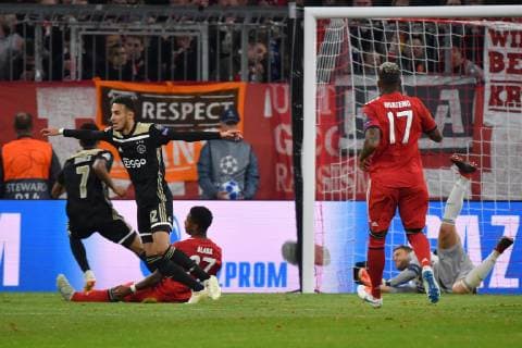 Torjubel Noussair MAZRAOUI (Ajax) nach Tor zum 1-1, Jubel,Freude,Begeisterung,, Aktion. FC Bayern Muenchen-Ajax Amsterdam, Fussball Champions League,Gruppe E, am 02.10.2018. A L L I A N Z A R E N A.