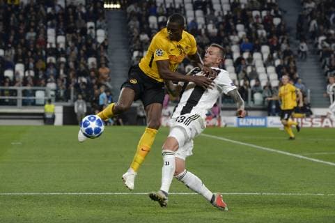 2nd October 2018, Allianz Stadium, Turin, Italy; UEFA Champions League football, Juventus versus Young Boys; Loris Benito of the Young Boys challenges Federico Bernardeschi of Juventus  ActionPlus12067361 PierpaoloxPiciucco