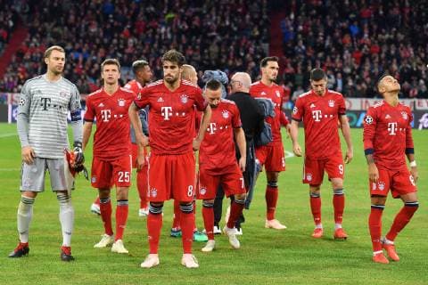 Sport Bilder des Tages gefrustete Bayernspieler, Teamfoto,Team,Mannschaft, Mannschaftsfoto, Enttaeuschung,Frust,enttaeuscht, frustriert,niedergeschlagen,, Aktion. FC Bayern Muenchen-Ajax Amsterdam, Fussball Champions League,Gruppe E, am 02.10.2018. A L L I A N Z A R E N A.