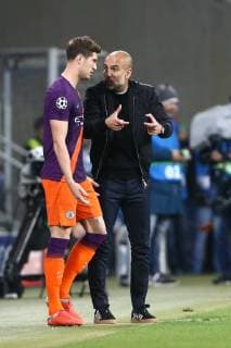 Pep Guardiola (Trainer Manchesteer City) gibt Jon Stones (Manchesteer City) Anweisungen, TSG 1899 Hoffenheim vs Manchester City, Fussball, Champions League, 02.10.2018 UEFA regulations prohibit any use of photographs as image sequences and or quasi-video. TSG 1899 Hoffenheim vs Manchester City, Fussball, Champions League, 02.10.2018 Hoffenheim Copyright: xEIBNER AlexanderxNeisx EP_ANS