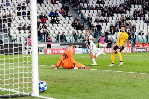 Paulo Dybala of Juventus FC hits the post (L-R) goalkeeper David von Ballmoos of BSC Young Boys, Paulo Dybala of Juventus FC, Loris Benito of BSC Younyg Boys during the UEFA Champions League group H match between Juventus FC and Young Boys at the Allianz Arena on October 02, 2018 in Turin, Italy UEFA Champions League 2018 2019 xVIxVIxImagesx xGerritxvanxKeulenxIVx 12325524