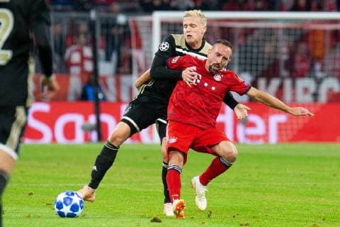 02.10.2018, xkvx, Fussball UEFA Champions League, FC Bayern Muenchen - Ajax Amsterdam emspor, v.l. Franck Ribery (FCB - FC Bayern Muenchen), Donny van de Beek (Ajax Amsterdam) (DFL DFB REGULATIONS PROHIBIT ANY USE OF PHOTOGRAPHS as IMAGE SEQUENCES and or QUASI-VIDEO) Muenchen