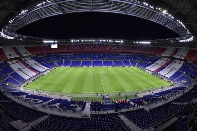 Les joueurs (lyon) et (shakhtar donetsk) dans un stade a huis clos FOOTBALL : Lyon vs Shakhtar Donetsk - Phase de groupes - Ligue des Champions - 02 10 2018 FredericChambert Panoramic 