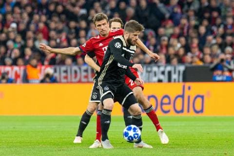 02.10.2018, xkvx, Fussball UEFA Champions League, FC Bayern Muenchen - Ajax Amsterdam emspor, v.l. Thomas Mueller (FCB - FC Bayern Muenchen), Lasse Schoene (Ajax Amsterdam) (DFL DFB REGULATIONS PROHIBIT ANY USE OF PHOTOGRAPHS as IMAGE SEQUENCES and or QUASI-VIDEO) Muenchen