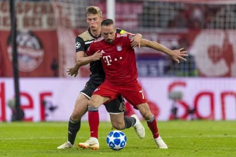 GER, UEFA CL, FC Bayern Muenchen (GER) vs Ajax Amsterdam (NED) 02.10.2018, Allianz Arena, Muenchen, GER, UEFA CL, FC Bayern Muenchen (GER) vs Ajax Amsterdam (NED), Gruppe E, UEFA regulations prohibit any use of photographs as image sequences and or quasi-video, im Bild Matthijs de Ligt (Ajax 4) im kampf mit Franck Ribery (FCB 7)