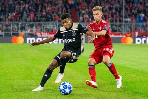 02.10.2018, xkvx, Fussball UEFA Champions League, FC Bayern Muenchen - Ajax Amsterdam emspor, v.l. David Neres (Ajax Amsterdam), Joshua Kimmich (FCB - FC Bayern Muenchen) (DFL DFB REGULATIONS PROHIBIT ANY USE OF PHOTOGRAPHS as IMAGE SEQUENCES and or QUASI-VIDEO) Muenchen