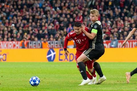 02.10.2018, xkvx, Fussball UEFA Champions League, FC Bayern Muenchen - Ajax Amsterdam emspor, v.l. James Rodriguez (FCB - FC Bayern Muenchen), Matthijs de Ligt (Ajax Amsterdam) (DFL DFB REGULATIONS PROHIBIT ANY USE OF PHOTOGRAPHS as IMAGE SEQUENCES and or QUASI-VIDEO) Muenchen
